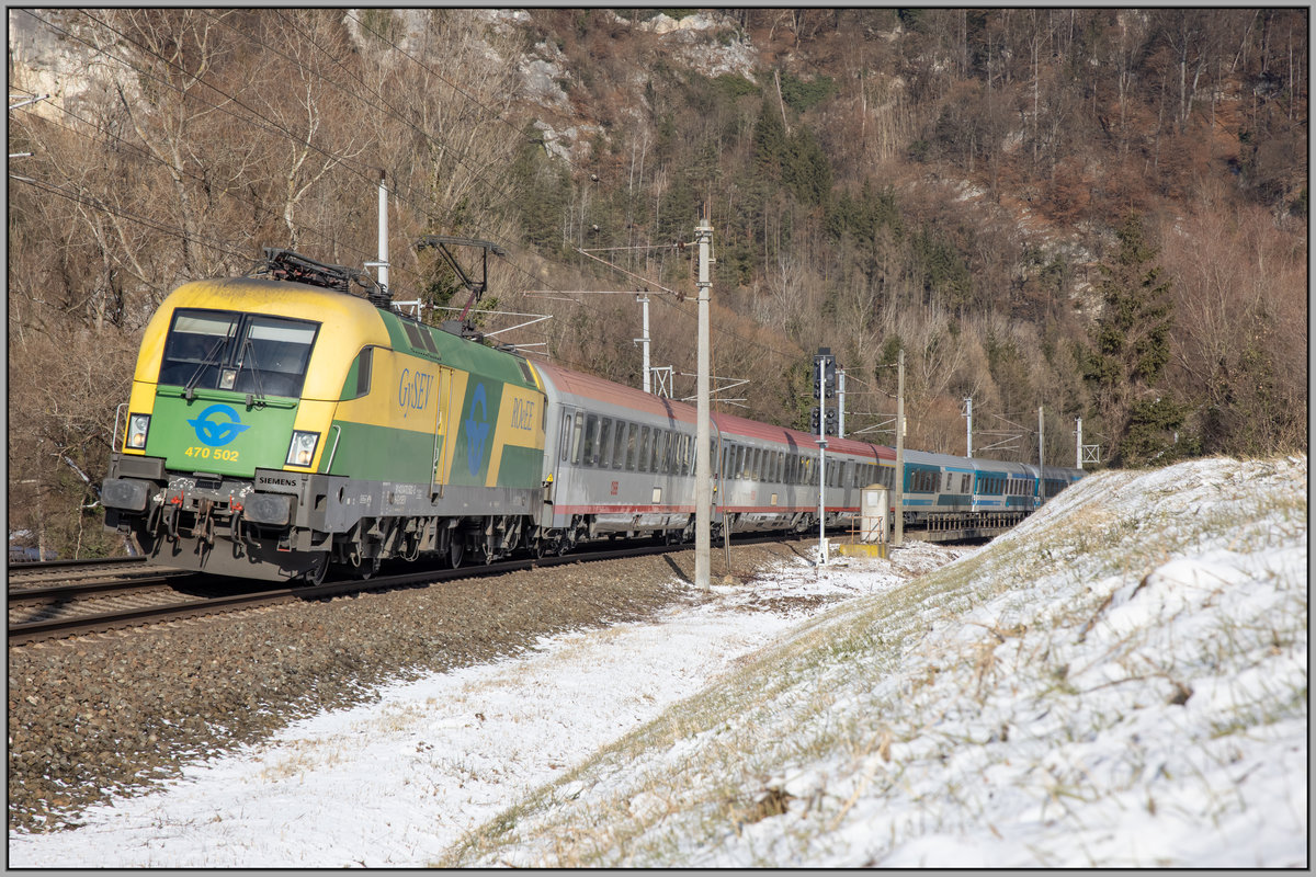 Ein Lasko im Emona,.... 

Im Sommer wird das wohl wieder vernünftig möglich sein . 
Hier bei Peggau Deutschfeistritz wird der Zug Gysef 470.502 gen Süden gezogen.   
1.02.2021