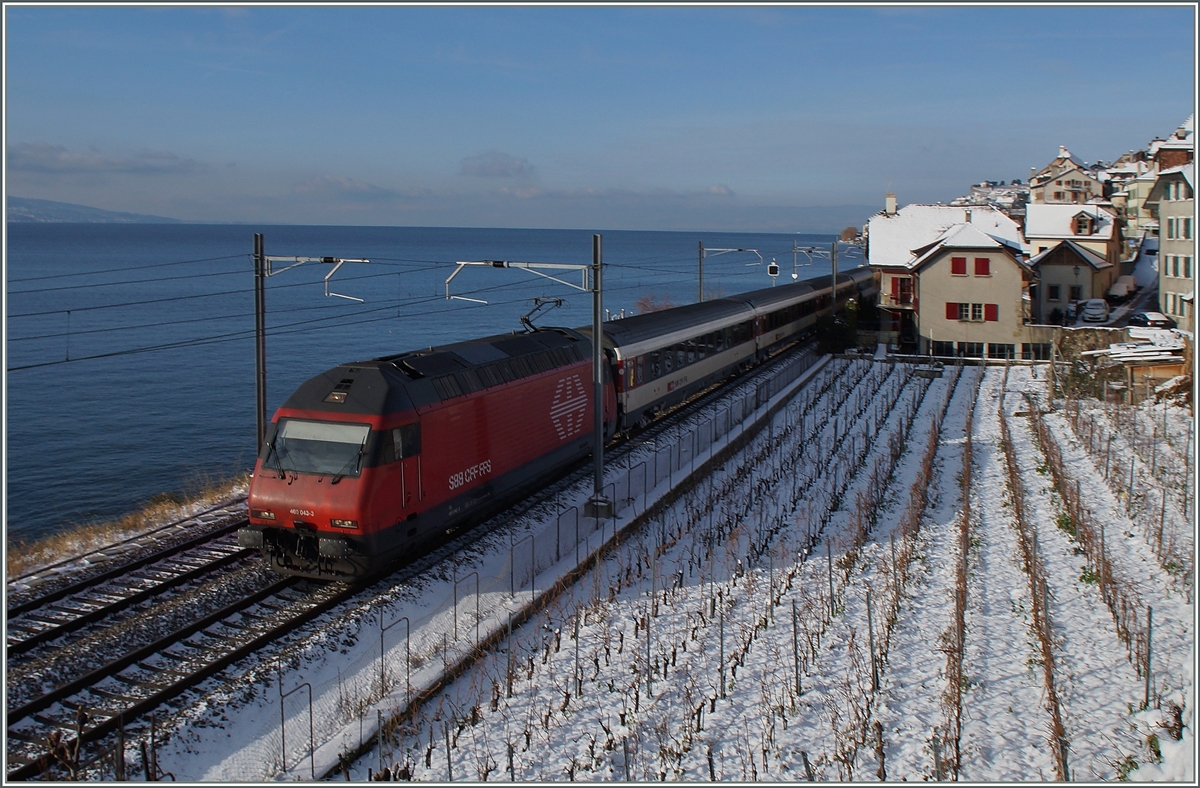 Ein leider sehr seltenes Naturereignis im Lavaux: Schnee UND Sonne. Zum Bahnbild wird das Foto durch die SBB Re 460 043-3 die mit einem IR bei St-Saphorin Richtung Brig unterwegs ist. 

30. Dez. 2014