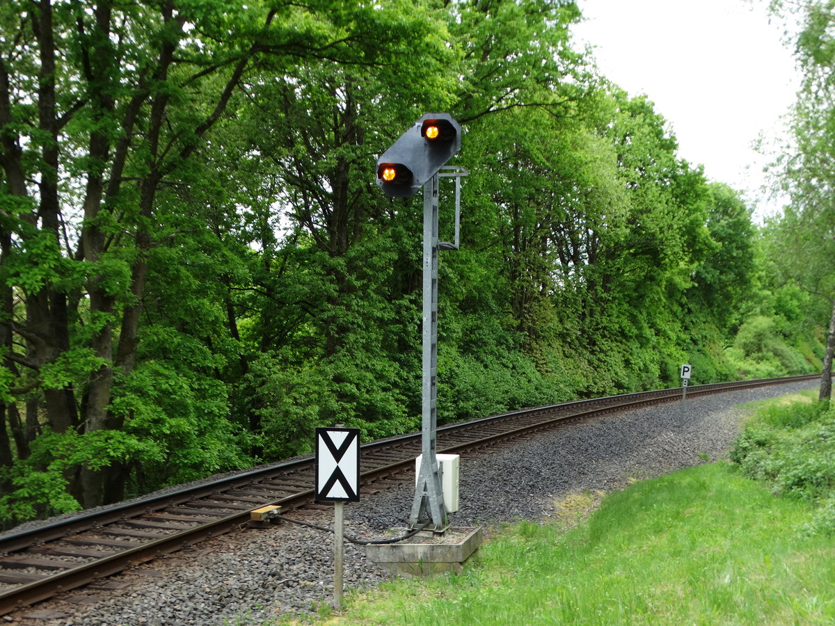 Ein Lichtsignal am 16.05.16 an der Bahnstrecke Frankfurt Königstein 