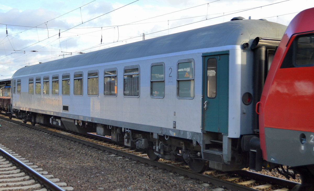 Ein Liege- und Begleiterwagen der DB als Begleitwagen bei einem  Militärtransport ohne Beladung mit der Nr. D-DB 63 80 99-40 110-8 Bcmkh 240 mit der Aufschrift  Keightley  am 28.01.19 Bf. Flughafen Berlin-Schönefeld.