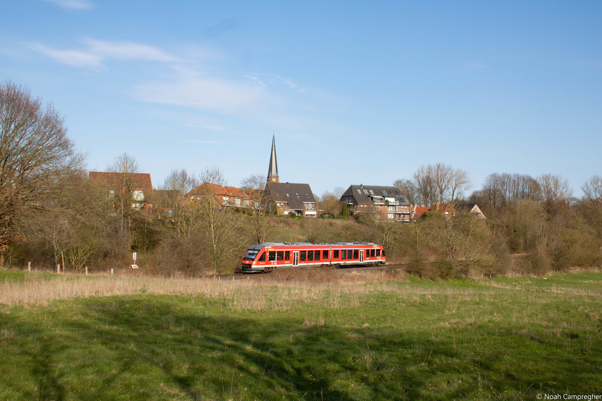 Ein LINT 41 unterwegs als RB 11172 nach Kiel Hauptbahnhof kurz hinter Kiel Elmschenhagen.
16. April, Kiel Elmschenhagen