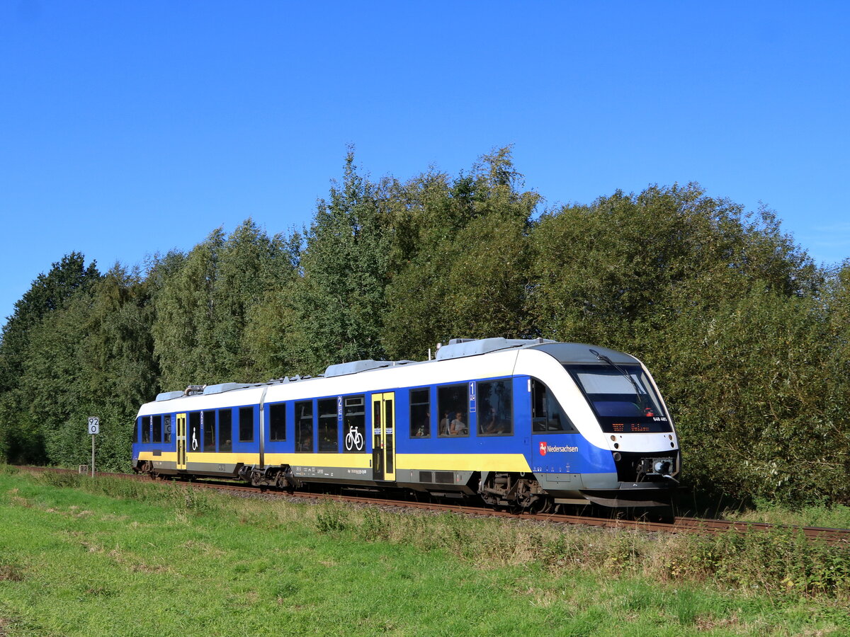 Ein Lint41 der DB Regio auf der Regionalbahn Linie 37 auf der Fahrt von Bremen nach Uelzen nahe der Ortschaft Walle.