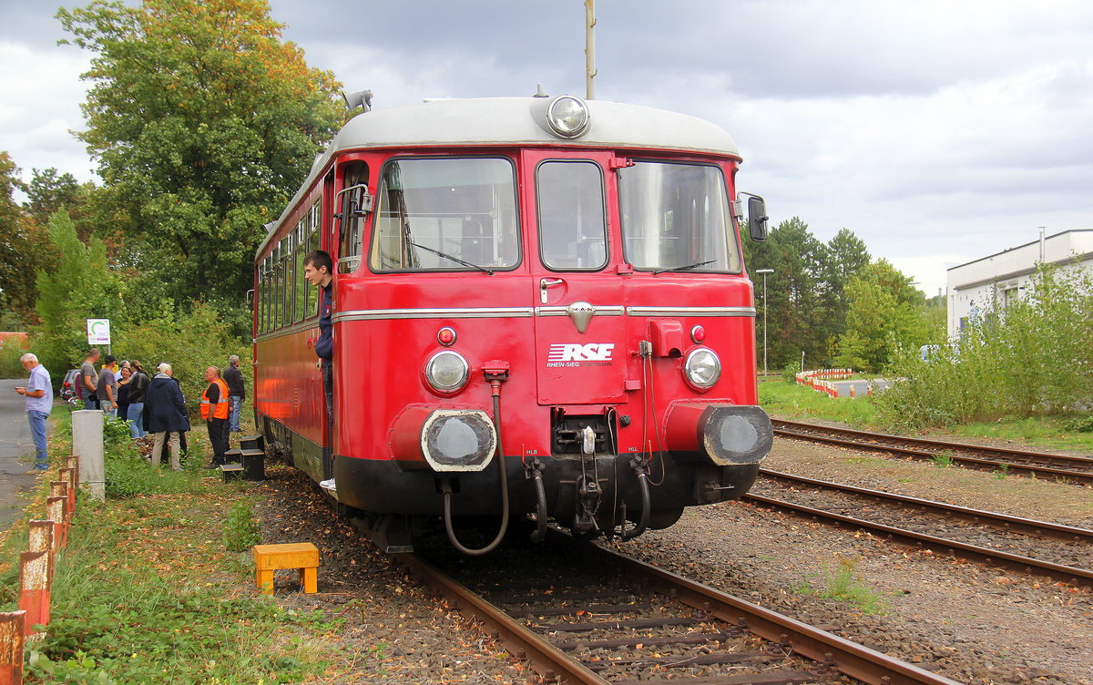 Ein MAN Schienenbus von der RSE steht in Troisdorf.
Aufgenommen in Troisdorf. 
Am Mittag vom 22.9.2018.