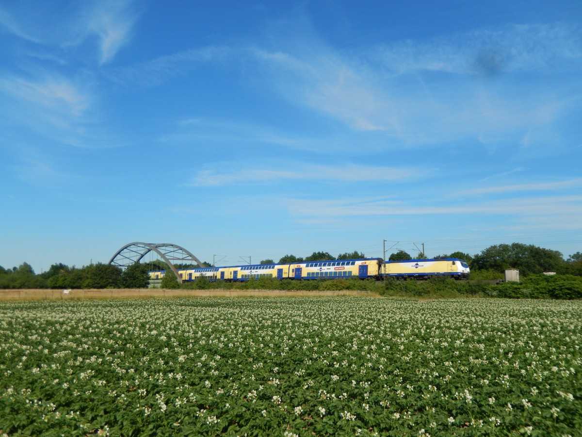 Ein Metronom mitten im Grünen - bei Elze und der Leinequerung. 01.07.2015