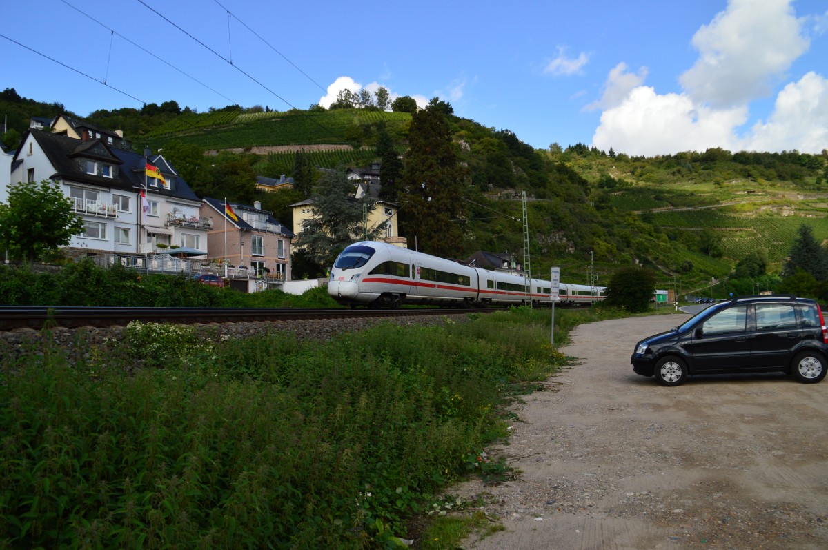 Ein mir unbekannter 411 kommt hier durch Oberwesel gen Bingen gefahren. 23.8.2014