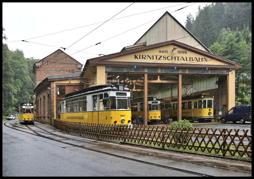 Ein mit Triebwagen volles Haus war am Morgen des 9.9.2024 um 9.45 Uhr am Depot der Kirnitzschtalbahn in Bad Schandau zu beobachten.