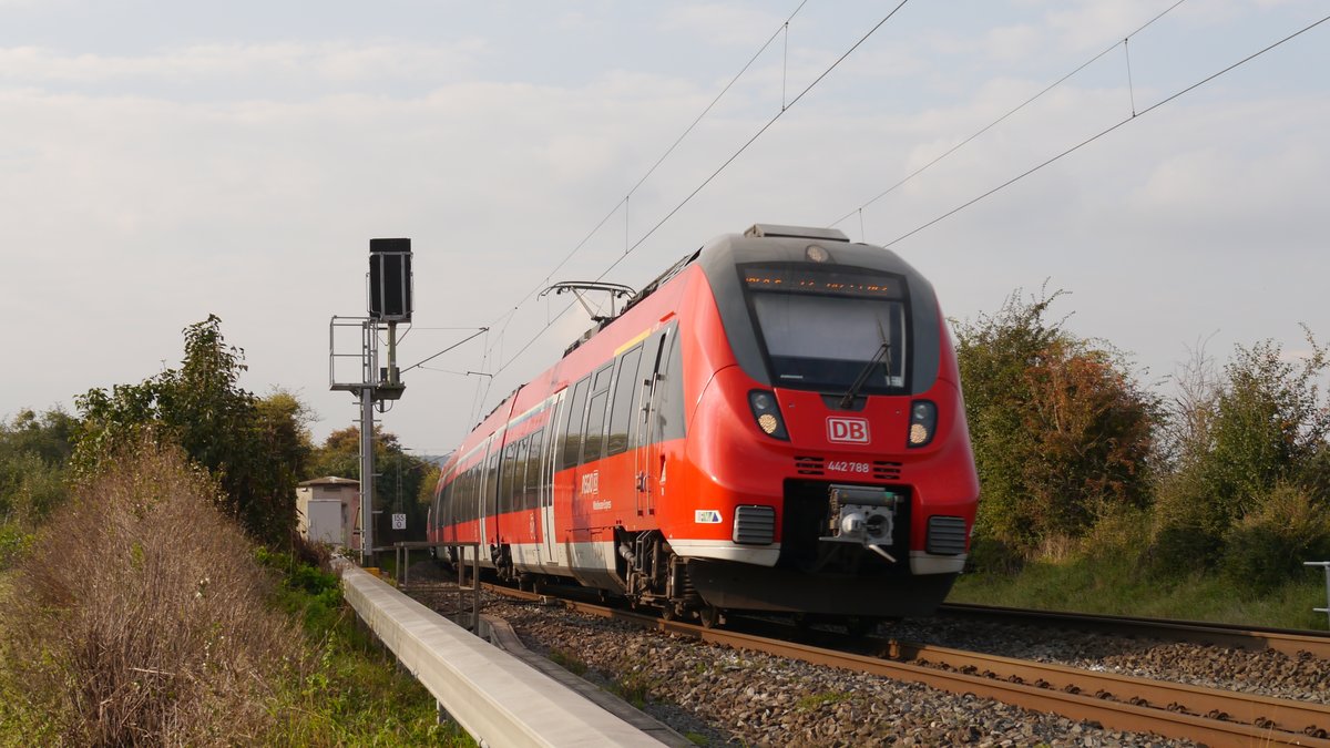 Ein Mittelhessenexpress gen Süden kurz hinter Butzbach-Ostheim. Aufgenommen am 23.9.2017 16:49