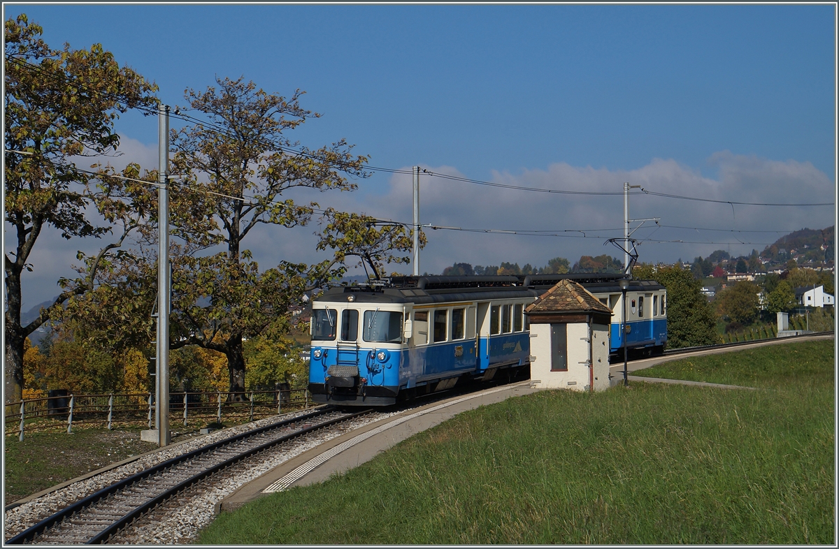 Ein MOB ABDe 8/8 im Regionalzug-Pendeldienst Montreux - Fontanivent bzw. Sonzier bei der Ankunft in Châtelard VD.
23. Okt. 2015