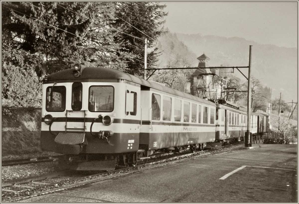 Ein MOB Regionalzug erreicht von Sonzier kommend den Bahnhof von Chernex.

Analogbild vom November 1985
