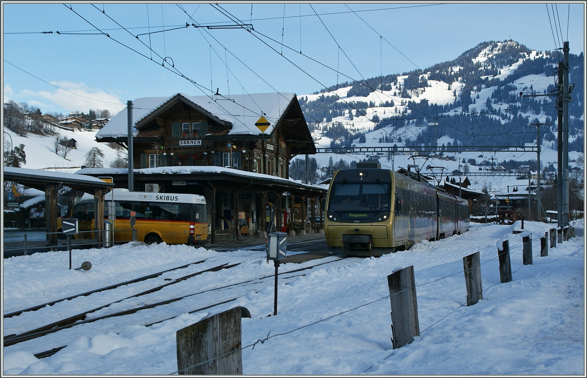 Ein MOB Regionalzug nach Rougemont beim Halt in Saanen.
3. Feb. 2014