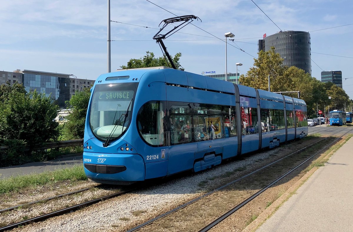 Ein moderner Tramzug am 30.08.2019 in Zagreb.