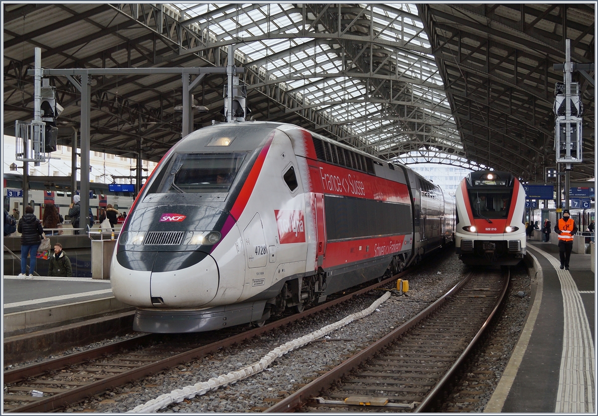 Ein Motiv, welches ich mir für dieses Jahr vorgenommen habe: RABe 522 mit TGV Lyria - nur die Örtlichkeiten waren so nicht geplant: Statt in Frasne entstand dieses Bild in Lausanne (und der RABe 522 210 ist auch nicht als TGV-Anschlusszug unterwegs). 

27. Februar 2020