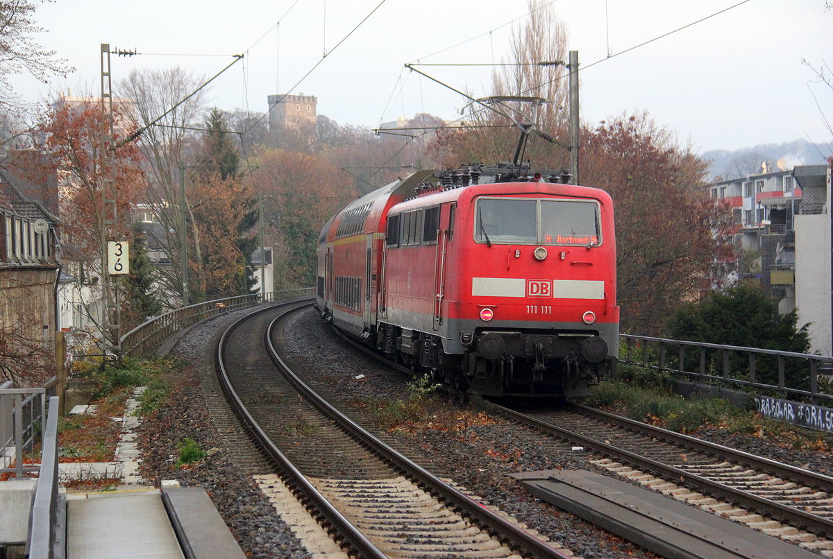 Ein Nachschuss von der 111 111 DB  schiebt den RE4 aus Aachen-Hbf nach Dortmund-Hbf und kommt aus Richtung Aachen-Hbf und hilt in Aachen-Schanz und fährt dann weiter in Richtung Aachen-West,Laurensberg,Richterich,Kohlscheid,Herzogenrath,Palenberg,Zweibrüggen,Frelenberg,Geilenkirchen,Süggerath,Lindern,Brachelen,Hückelhoven-Baal,Baal,Erkelenz, Herrath,Beckrath,Wickrath,Rheydt-Hbf,Mönchengladbach-Hbf. 
Aufgenommen vom Bahnsteig von Aachen-Schanz.
Am Morgen vom 22.11.2018.