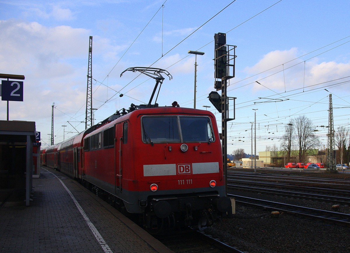 Ein Nachschuss von der 111 111 DB  schiebt den RE4 aus Aachen-Hbf nach Dortmund-Hbf und aus Richtung Aachen-Hbf,Aachen-Schanz und  hilt in Aachen-West  und fährt in Richtung Laurensberg,Richterich,Kohlscheid,Herzogenrath.
Aufgenommen vom Bahnsteig in Aachen-West am Nachmittag vom 2.1.2015.