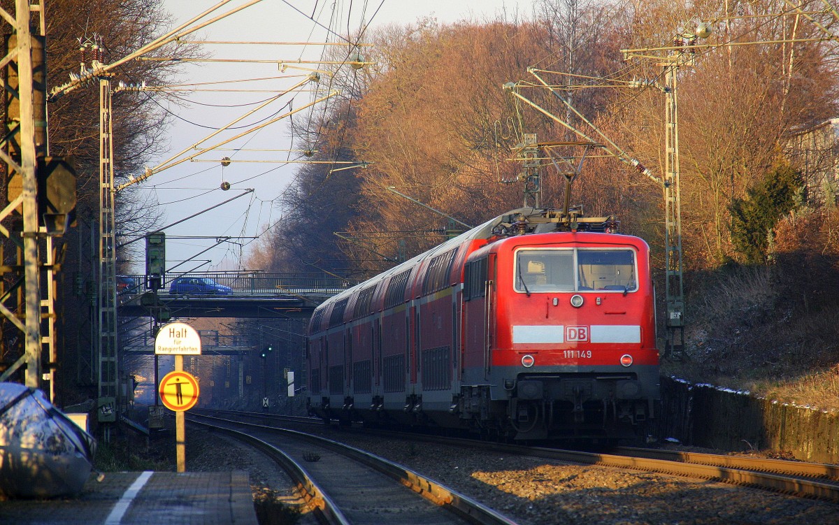 Ein Nachschuss von der 111 149 DB schiebt den RE4 aus Aachen-Hbf nach Dortmund-Hbf kommt aus Richtung Aachen-West,Laurensberg,Richterich, und fährt durch Kohlscheid in Richtung Herzogenrath,Mönchengladbach,Neuss.
Aufgenommen vom Bahnsteig 2 in Kohlscheid. 
Bei schönem Winterwetter am Eiskalten vom Nachmittag vom 19.1.2016.