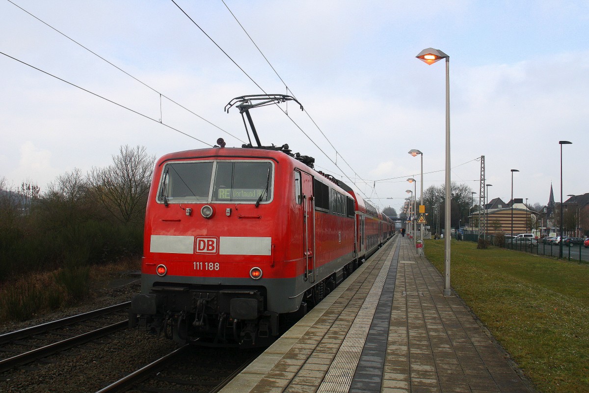 Ein Nachschuss von der 111 188 DB schiebt den RE4 aus Aachen-Hbf nach Dortmund-Hbf und kommt aus Richtung Aachen-Hbf,Aachen-Schanz,Aachen-West,Laurensberg,Richterich,Kohlscheid,Herzogenrath,Hofstadt,Finkenrath,Rimburg und hält in Übach-Palenberg und fährt in Richtung Zweibrüggen,Frelenberg,Geilenkirchen,Süggerrath,Lindern,Brachelen,Hückelhoven-Baal,Baal,Erkelenz,Herrath,Beckrath,Wickrath,Rheydt.
 Aufgenommen vom Bahnsteig 2 in Übach-Palenberg. 
Bei Sonne und Schneeregenwolken am Kalten Nachmittag vom 6.3.2016.