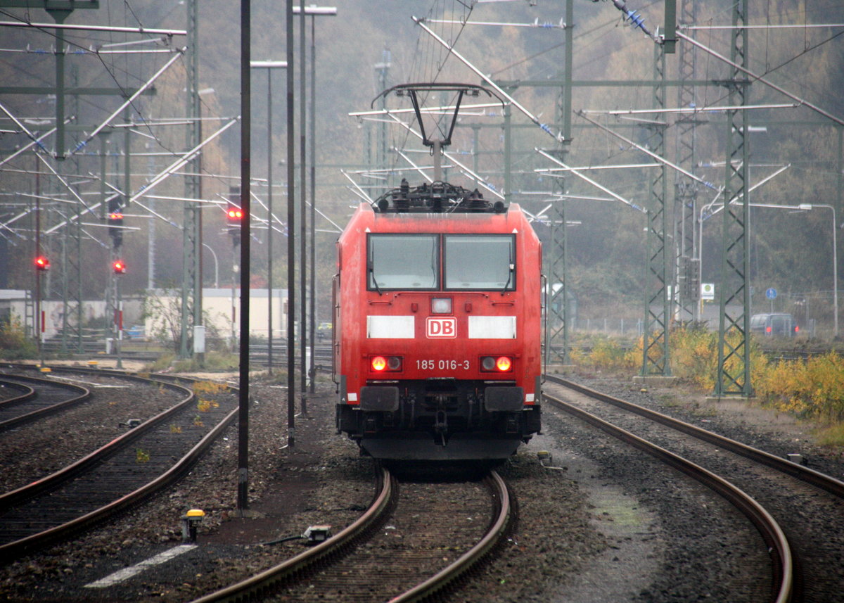 Ein Nachschuss von der 185 016-3 DB kam als Lokzug aus Aachen-West nach Herzogenrath und fuhr in Herzogenrath ein.
Am Nachmittag vom 11.11.2016.