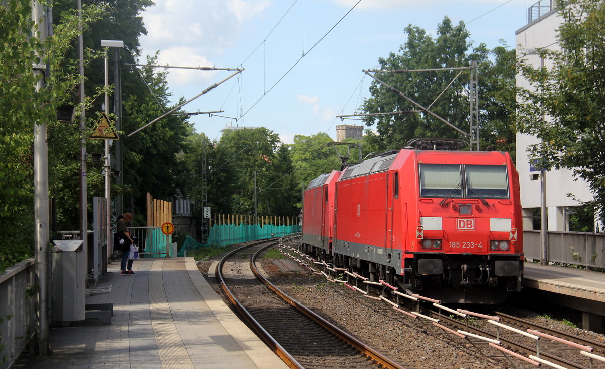 Ein Nachschuss von 185 233-4 und 185 275-5 beide von DB und kammen als Lokzug aus Köln-Gremberg(D) nach Aachen-West(D) und kammen aus Richtung Köln und fuhren durch Aachen-Schanz in Richtung Aachen-West. 
Aufgenommen vom Bahnsteig von Aachen-Schanz. Bei Sommerwetter am Nachmittag vom 17.6.2019.