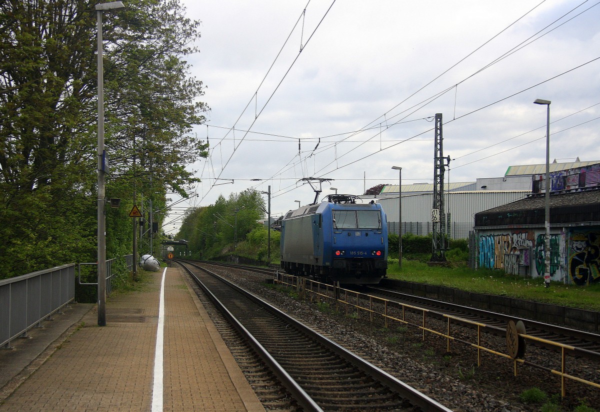 Ein Nachschuss von der 185 515-4 von Railtraxx  fährt als Lokzug aus Aachen-West nach Herzogenrath und fährt durch Kohlscheid und fährt in Richtung Herzogenrath. 
Bei Wolken am Morgen vom 4.5.2015. 