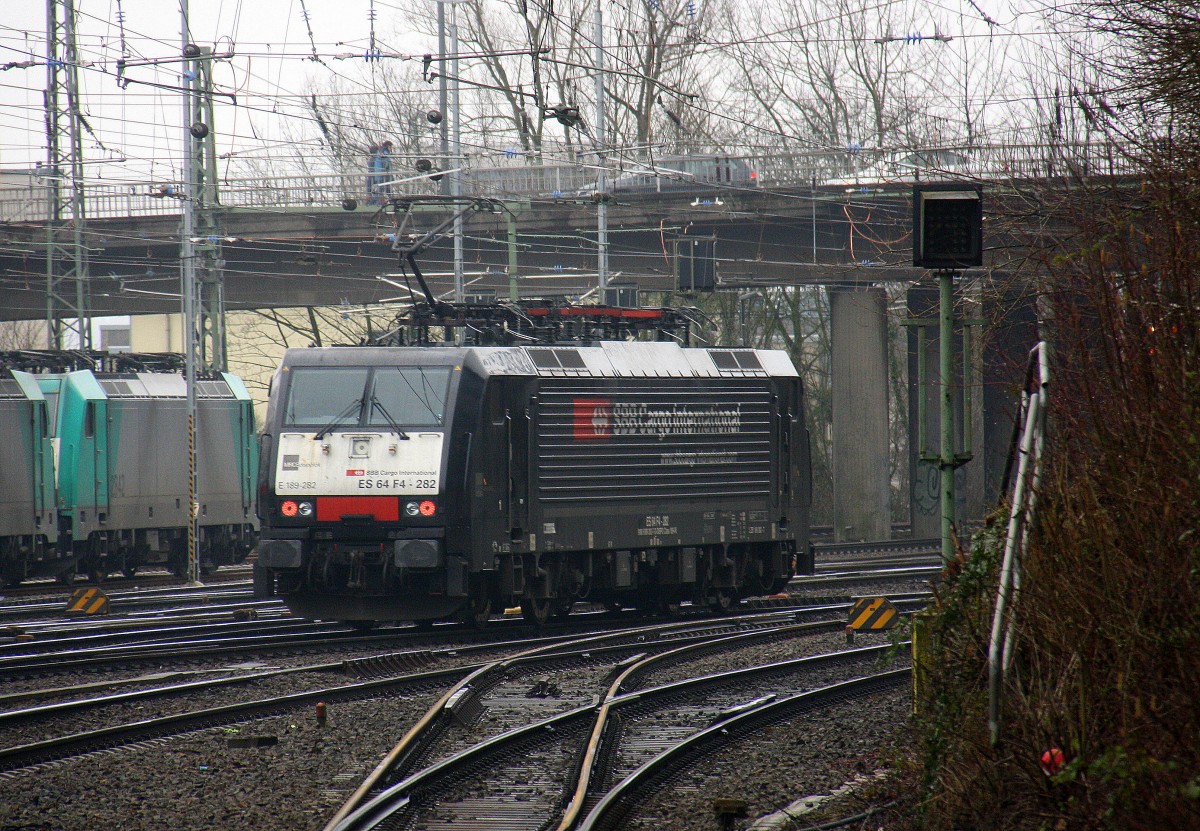 Ein Nachschuss von der 189 282 von der SBB Cargo(International) sie fuhr als Lokzug  von Aachen-West nach Köln-Eifeltor in Richtung Aachen-Schanz,Aachen-Hbf,Aachen-Rothe-Erde,Stolberg-Hbf(Rheinland)Eschweiler-Hbf,Langerwehe,Düren,Merzenich,Buir,Horrem,Kerpen-Köln-Ehrenfeld,Köln-West,Köln-Süd.
Aufgenommen vom Bahnsteig in Aachen-West. 
Bei Nieselregen am Morgen vom 21.3.2016.