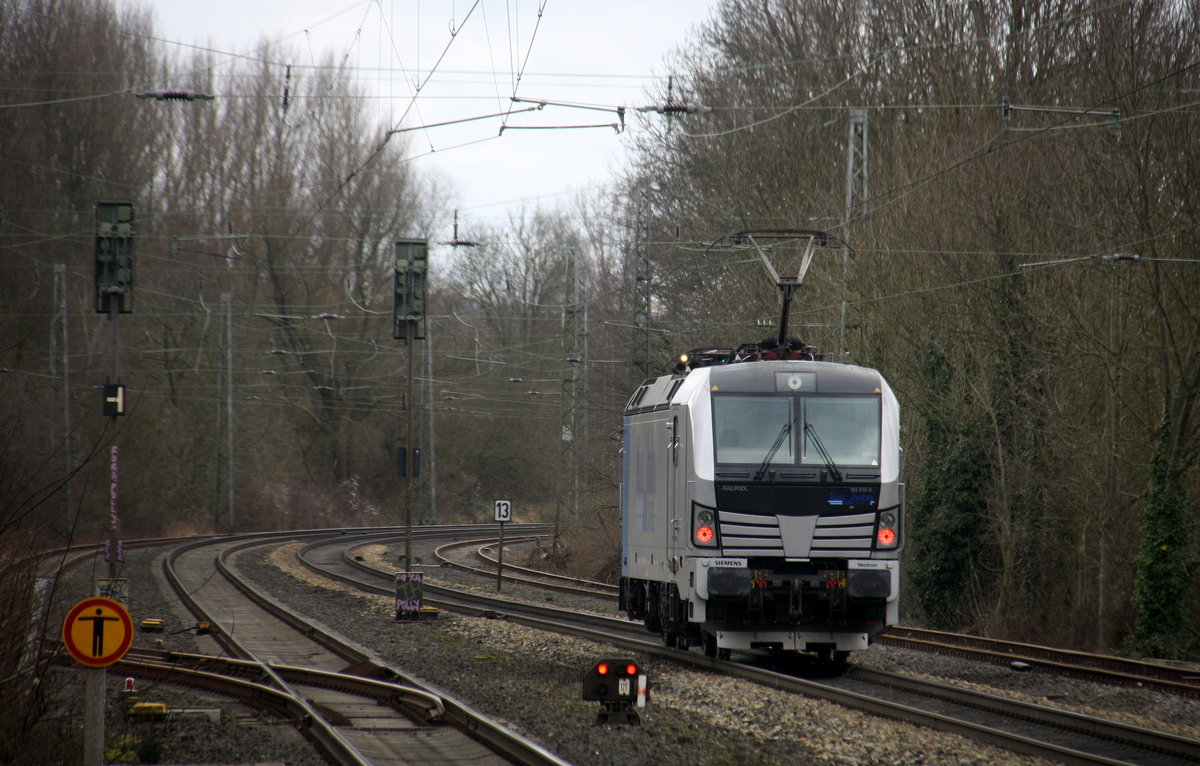 Ein Nachschuss von der 193 810 von der Ruratlbahn  kamm als Lokzug die Kohlscheider-Rampe hoch aus Richtung Neuss und fuhr in Richtung Aachen-West und fährt durch Kohlscheid. 
Aufgenommen von Bahnsteig 1 in Kohlscheid.
Bei Wolken und Sturm am Vormittag vom 27.2.2017. 