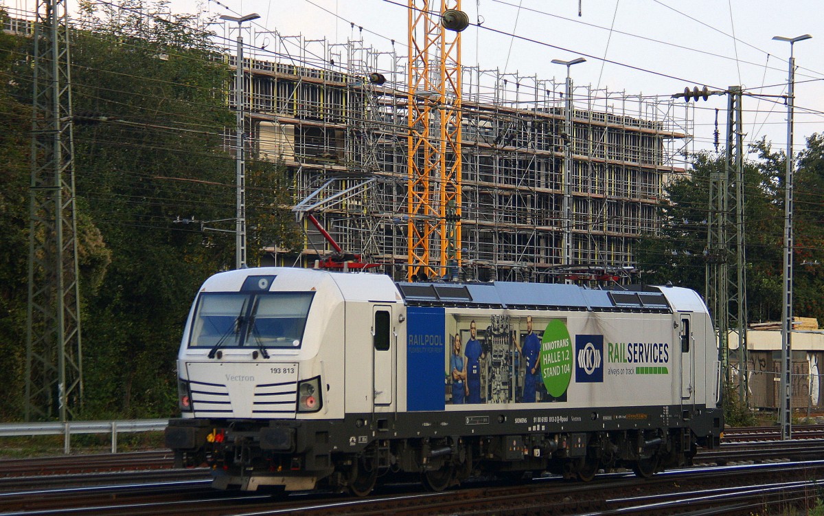 Ein Nachschuss von der 193 813-3 von der Wiener Lokalbahnen Cargo fährt als Lokzug von Aachen-West nach Aachen-Hbf  bei der Ausfahrt aus Aachen-West und fährt in Richtung Aachen-Schanz,Aachen-Hbf. 
Aufgenommen vom Bahnsteig in Aachen-West bei schönem Sonnenschein am 22.9.2014