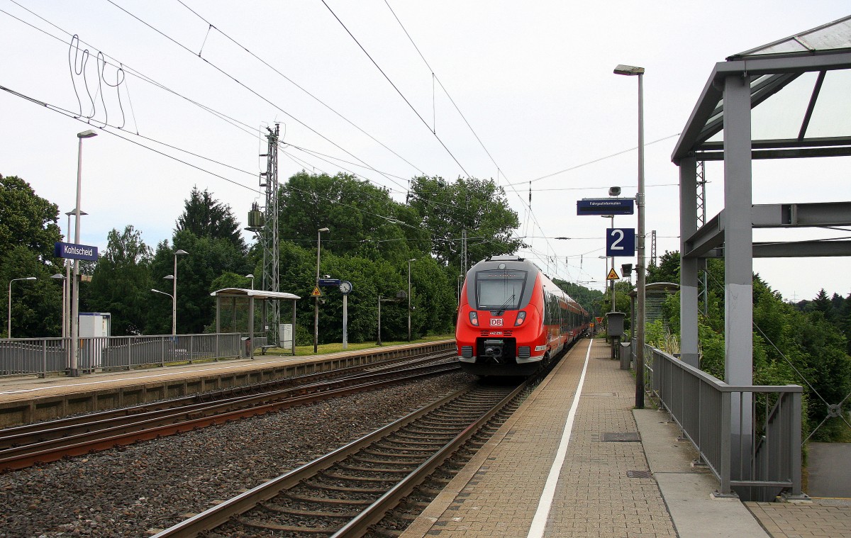 Ein Nachschuss vom 442 255 von DB kommt als Umleiter aus Köln nach Aachen-Hbf  und fuhr durch Kohlscheid aus Richtung Herzogenrath und fuhr die Kohlscheider-Rampe hoch nach Aachen-West.
Bei Sonnenschein am Nachmittag vom 28.6.2015.