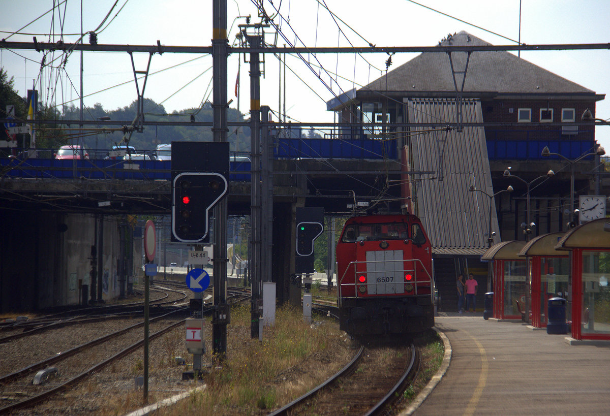 Ein Nachschuss von der 6507und 6503  beide von DB Schenker fuhren als Lokzug aus Sittard(NL) nach  Liège-Kinkempois(B) und fuhren durch Vise(B) in Richtung  Liège-Kinkempois(B).
Aufgenommen in Vise-Gare(B).
Bei Sommerwetter am Mittag vom 16.8.2018.