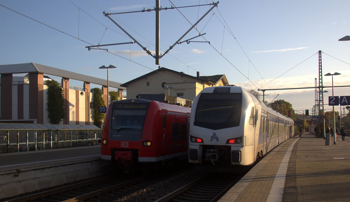 Ein Nachschuss auf einen Holländischer Regionalzug aus Maastricht(NL) nach Aachen-Hbf und hielt in Herzogenrath.
Aufgenommen vom Bahnsteig 2 in Herzogenrath.
Bei Sonne und Wolken am Nachmittag vom 4.11.2019.
