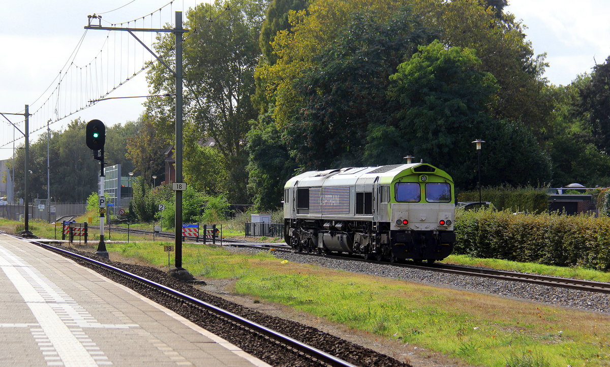 Ein Nachschuss von der Class 66 6609/PB05 von Captrain kommt als Lokzug aus Sittard(NL) nach Geleen-Lutterade(NL) und fährt inGeleen-Lutterade(NL) ein. 
Aufgenommen in Geleen-Lutterade(NL). 
Bei Sonne und Wolken am Nachmittag vom 3.10.2018.