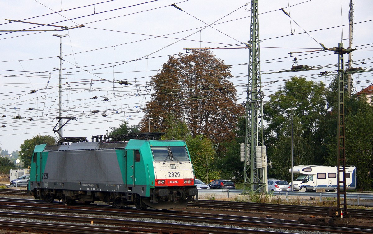 Ein Nachschuss von der Cobra 2826 kommt als Lokzug aus Montzen(B) und fährt in Aachen-West ein. . Aufgenommen vom Bahnsteig in Aachen-West bei Sonne und Wolken am Mittag vom 20.9.2014.