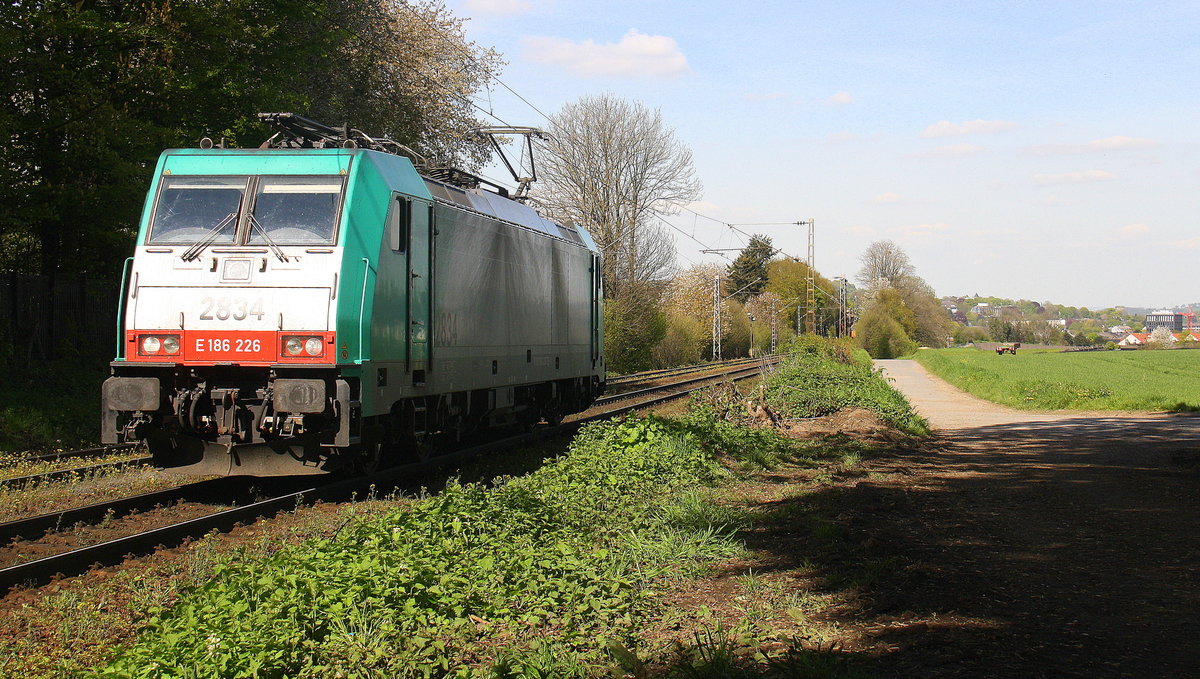 Ein Nachschuss von der Cobra 2834 kommt als Lokzug aus Belgien nach Aachen-West und fuhr die Gemmenicher-Rampe herunter nach Aachen-West. 
Aufgenommen an der Montzenroute am Gemmenicher-Weg.
Bei schönem Frühlingswetter am Nachmittag vom 4.5.2016. 