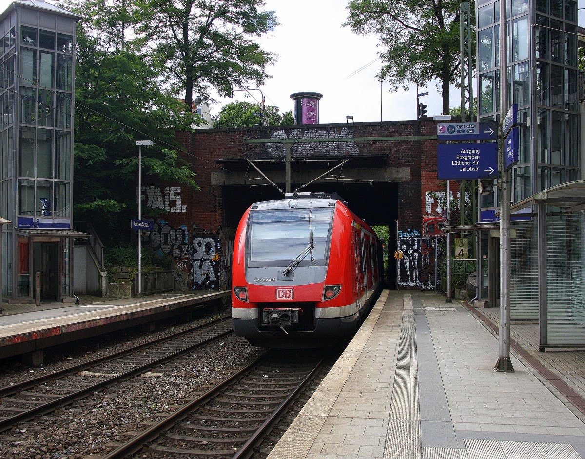 Ein Nachschuss von dem 422 024-0 DB und fuhr durch Aachen-Schanz und fährt in Richtung Aachen-Hbf. 
Bei Sonne und Wolken am Morgen vom 20.6.2015.