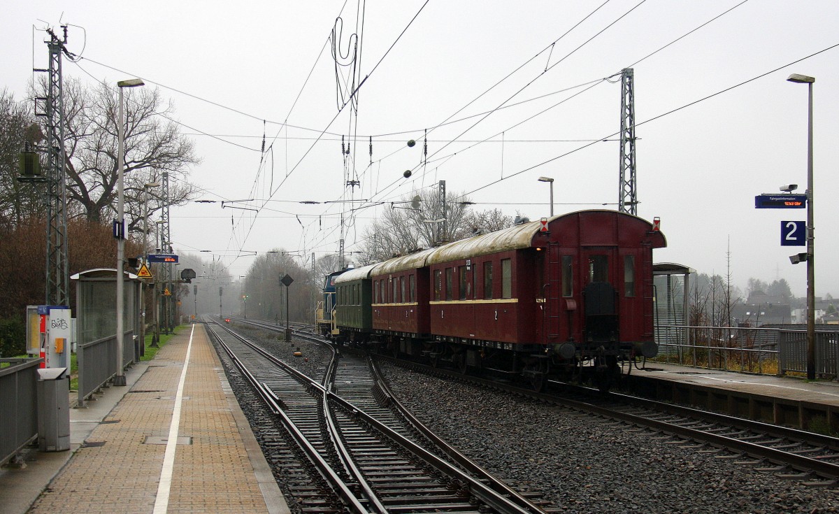 Ein Nachschuss vom dem Sonderzug von Gelsenkirchen-Zoo nach Aachen-Schanz zum Aachener-Weihnachtsmarkt. 
Aufgenommen bei der Durchfahrt in Kohlscheid in Richtung Aachen-West,Aachen-Schanz.
Bei Nieselregen am Kalten Mittag vom 13.12.2015.