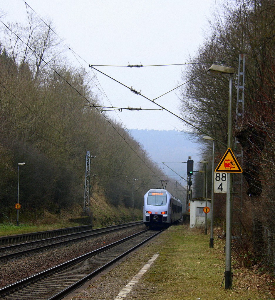 Ein Nachschuss vom Dem Südwest-Express Als RE1 Aus Mannheim-Hbf nach Koblenz-Hbf kommt durch Sehlem aus Richtung Trier-Ehrang und fährt in Richtung Salmtal,Wittlich-Hbf,Koblenz.
Bei Wolken am Kalten Mittag vom 16.2.2015.