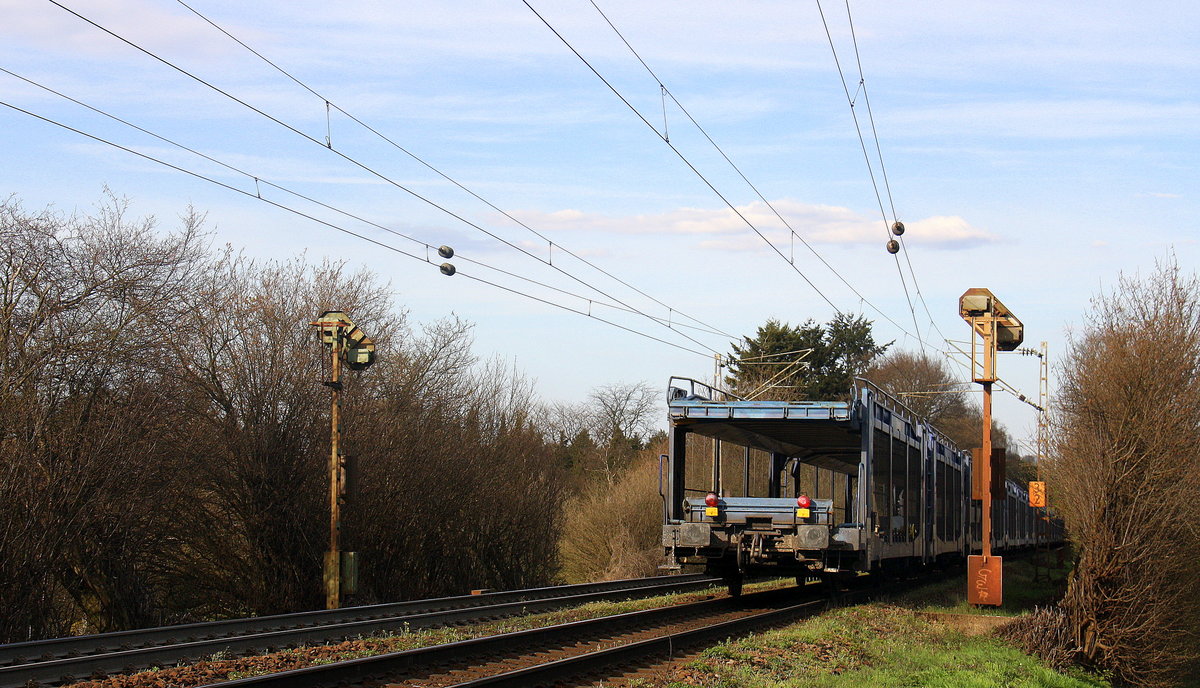 Ein Nachschuss von einem Autoleerzug aus Tongeren(B) nach Ciumesti(RO). Aufgenommen an der Montzenroute am Gemmenicher-Weg. 
Bei schönem Frühlingswetter am Abend vom 11.4.2016.