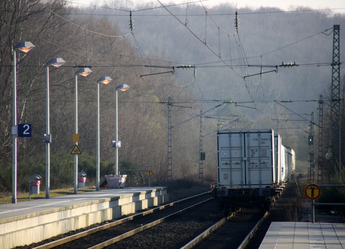 Ein Nachschuss vom einem englischer Triebwagen nach  Aachen-Talbot.  
Aufgenommen vom Bahnsteig 1 in Übach-Palenberg. 
Bei schönem Frühlingswetter am Nachmittag vom 17.3.2016.