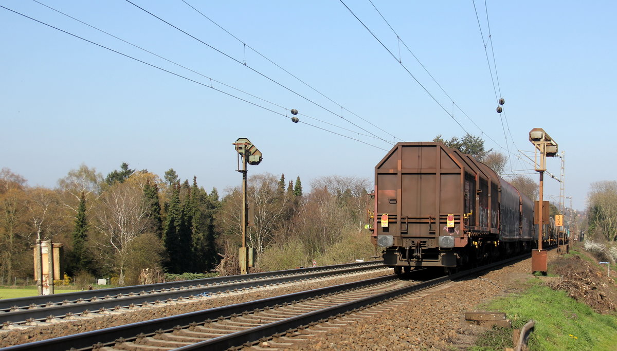 Ein Nachschuss von einem gemischten Güterzug aus Antwerpen-Noord(B) nach Köln-Gremberg(D). Aufgenommen an der Montzenroute am Gemmenicher-Weg. 
Bei schönem Frühlingswetter am Nachmittag vom 1.4.2019.