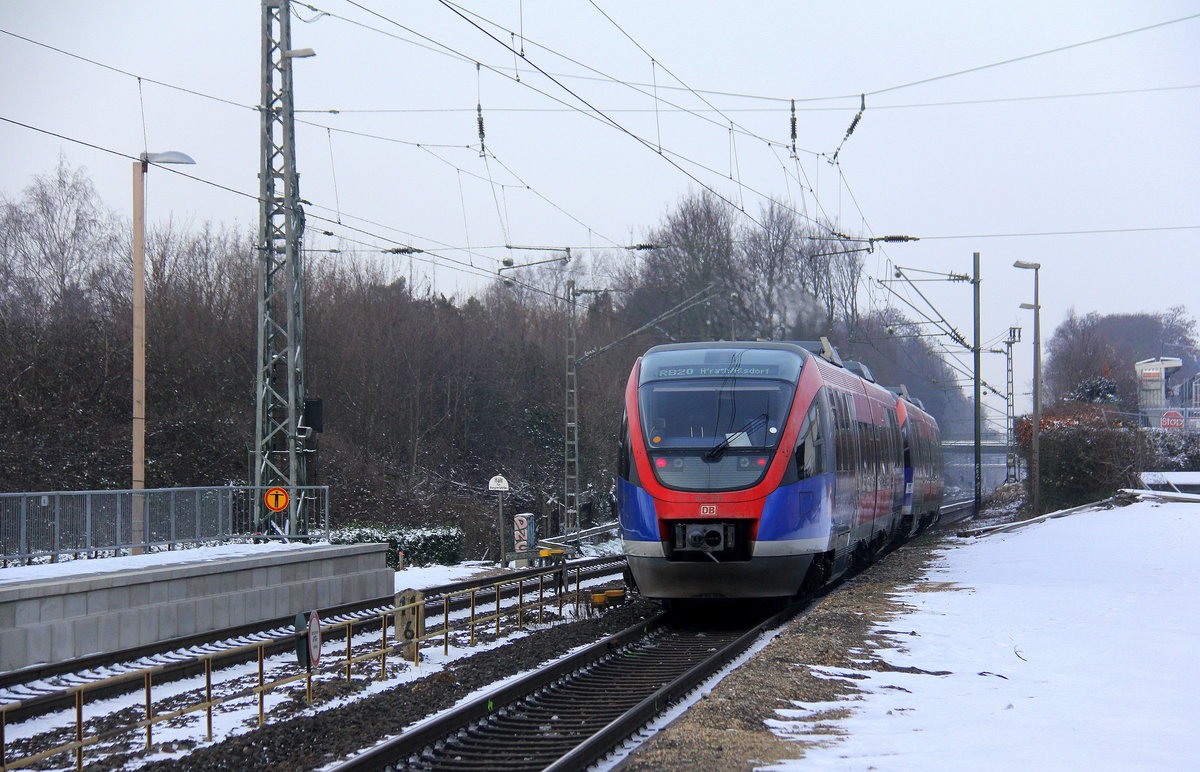 Ein Nachschuss von der Euregiobahn (RB20) kommt aus Langerwehe,Stolberg-Altstadt nach Alsdorf und hält in Kohlscheid und fährt in Richtung Herzogenrath. 
Aufgenommen von Bahnsteig 1 in Kohlscheid.
Bei schönem Sonnenschein und Schnee am Kalten Nachmittag vom 23.1.2019.