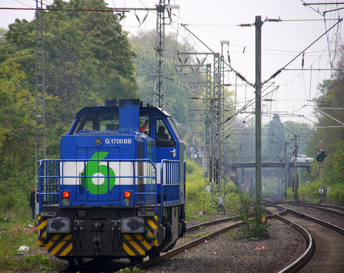 Ein Nachschuss von der G 1700 BB und fuhr als Lokzug aus Wegberg-Wildenrath(D) nach Mönchengladbach-Hbf und fuhr in Richtung Mönchengladbach-Hbf.
Aufgenommen vom Bahnsteig 3 in Rheydt-Hbf. 
Bei Wolken am Nachmittag vom 5.5.2017.