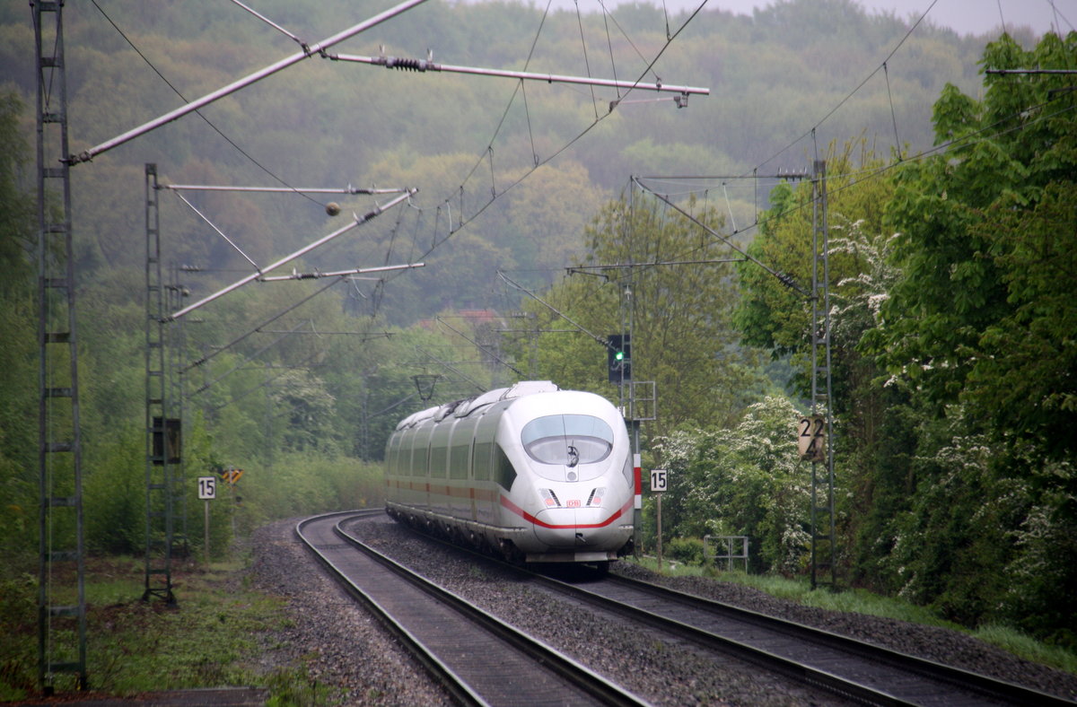 Ein Nachschuss ICE3 aus Frankfurt am Main-Brüssel-Süd kommt durch Übach-Palenberg als Umleiter aus Richtung Rheydt,Wickrath,Beckrath,Herrath,Erkelenz,Baal,Hückelhoven-Baal,Brachelen,Lindern,Süggerath,Geilenkirchen,Frelenberg,Zweibrüggen und fährt in Richtung Rimburg,Finkenrath,Hofstadt,Herzogenrath, Kohlscheid,Richterich,Laurensberg,Aachen-West,Aachen-Schanz,Aachen-Hbf.
Aufgenommen von Bahnsteig 2 von Übach-Palenberg. 
Bei Regenwetter am Nachmittag vom 8.5.2017.