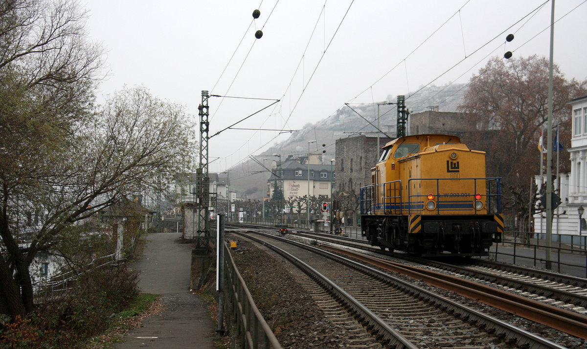 Ein Nachschuss von der L.W. 203.001 (203 231-6) von Leonhard Weiss und kam als Lokzug aus Süden nach Norden und fuhr durch Rüdesheim(am Rhein) in Richtung Koblenz,Köln. 
Aufegenommen auf der Rechten Rheinstrecke (KBS 466 in Rüdesheim(am Rhein). 
Bei Wolken am Kalten Nachmittag vom 8.12.2016. 