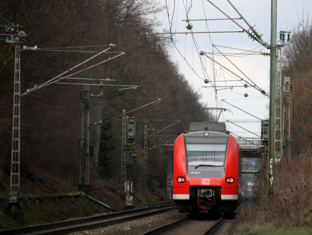 Ein Nachschuss von der Rhein Niers Bahn (RB33) aus Aachen-Hbf nach Mönchengladbach-Hbf und hilt in Kohlscheid und fährt in Richtung Herzogenrath,Mönchengladbach. 
Aufgenommen von Bahnsteig 1 in Kohlscheid.
Bei Wolken am Nachmittag vom 7.3.2017.
