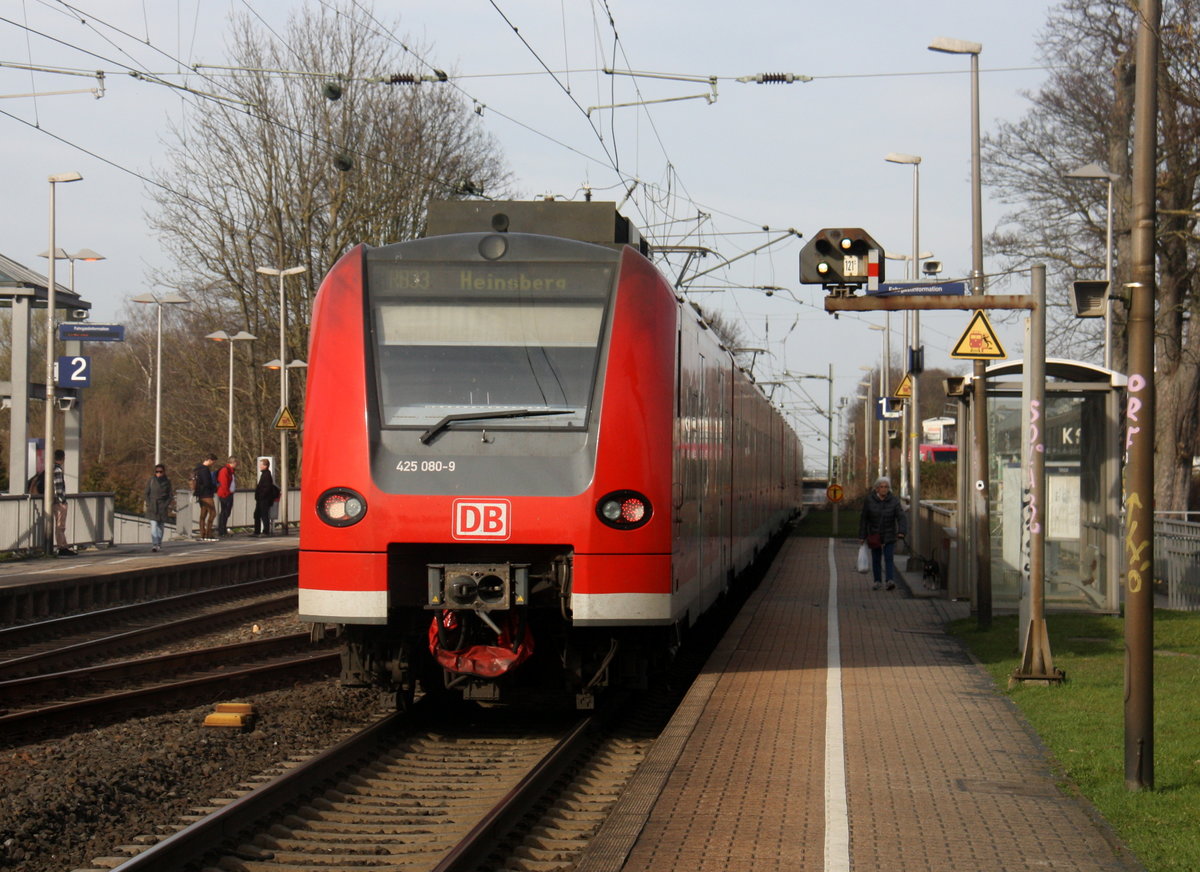 Ein Nachschuss von der Rhein Niers Bahn (RB33) aus Aachen-Hbf nach Heinsberg-Rheinland-Mönchengladbach-Hbf und hilt in Kohlscheid und fährt in Richtung Herzogenrath,Mönchengladbach.
Bei schönem Sonnenschein am Nachmittag vom 14.3.2017.