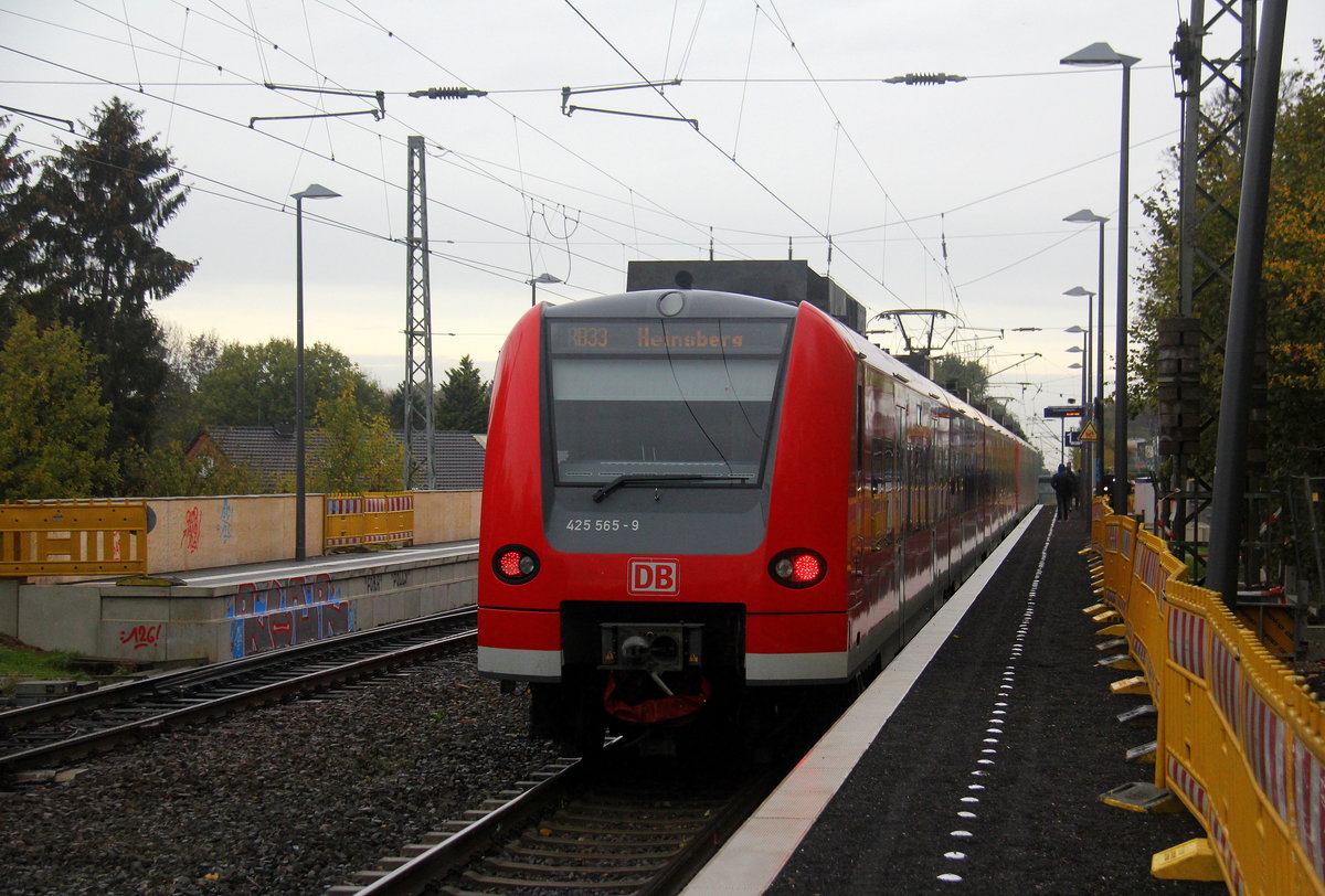 Ein Nachschuss von der Rhein Niers Bahn (RB33) aus Aachen-Hbf nach Heinsberg-Rheinand- Duisburg-Hbf und hilt in Kohlscheid und fährt in Richtung Herzogenrath,Mönchengladbach. Aufgenommen vom Bahnsteig 1 in Kohlscheid. 
Bei Wolken am Nachmittag vom 31.10.2018.