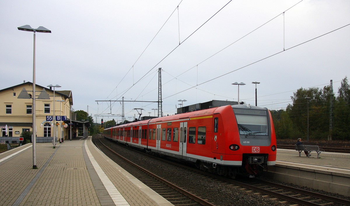 Ein Nachschuss von der Rhein Niers Bahn (RB33) kommt aus Richtung Übach-Palenberg aus Duisburg-Hbf-Heinsberg-Rheinland)Aachen-Hbf und hält in Herzogenrath und fährt in Richtung Kohlscheid,Richterich,Laurensberg,Aachen-West,Aachen-Schanz,Aachen-Hbf bei Regenwolken am Abend vom 12.10.2014.