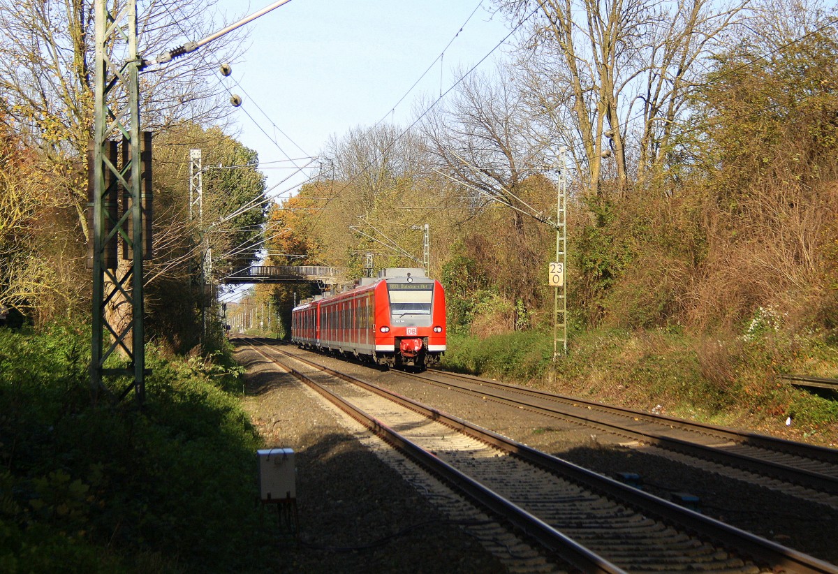 Ein Nachschuss von der Rhein Niers Bahn (RB33) aus Aachen-Hbf-Duisburg-Hbf und kommt aus Richtung Aachen-Hbf,Aachen-Schanz,Aachen-West,Laurensberg,Richterich,Kohlscheid,Herzogenrath und hilt in Übach-Palenberg und fährt in Richtung Zweibrüggen,Frelenberg,Geilenkirchen,Süggerrath,Lindern,Brachelen,Hückelhoven-Baal,Baal,Erkelenz,Herrath,Beckrath,Wickrath,Rheydt. 
Bei schönem Novemberwetter am Nachmittag vom 8.11.2014.