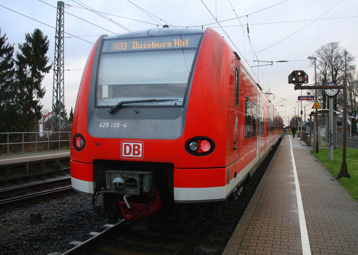 Ein Nachschuss von der Rhein Niers Bahn (RB33) aus Aachen-Hbf nach Duisburg-Hbf und hilt in Kohlscheid und fährt in Richtung Herzogenrath,Mönchengladbach. Aufgenommen von Bahnsteig 1 in Kohlscheid. Bei Regenwetter am Kalten Nachmittag vom 7.1.2016. 