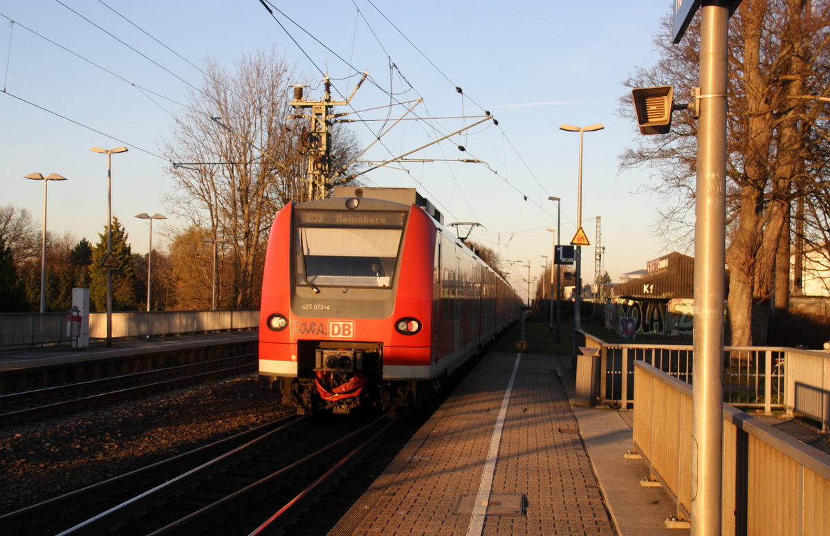 Ein Nachschuss von der Rhein Niers Bahn (RB33) aus Aachen-Hbf nach Heinsberg-Rheinland-Duisburg-Hbf und hilt in Kohlscheid und fährt in Richtung Herzogenrath,Mönchengladbach. 
Aufgenommen von Bahnsteig 1 in Kohlscheid.
Bei schönem Sonnenschein am Kalten Nachmittag vom 29.11.2016.