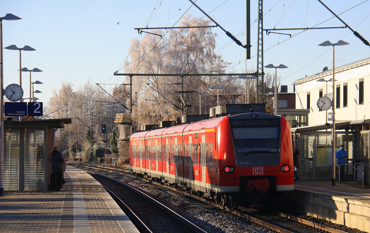 Ein Nachschuss von der Rhein Niers Bahn RB33 und kamm aus Duisburg-Hbf nach Aachen-Hbf und kommt aus Richtung Mönchengladbach-Hbf,Rheydt-Hbf,Wickrath,Beckrath,Herrath und hält in Erkelenz und fährt dann weiter in Richtung Baal,Hückelhoven-Baal,Brachelen,Lindern,Süggerrath,Geilenkirchen,Frelenberg,Zweibrüggen,Übach-Palenberg,Rimburg,Finkenrath,Hofstadt,Herzogenrath, Kohlscheid,Richterich,Laurensberg,Aachen-West,Aachen-Schanz,Aachen-Hbf. 
Aufgenommen vom Bahnsteig 1 in Erkelenz.
An einem schönem Wintermorgen am Kalten Morgen vom 4.12.2016. 